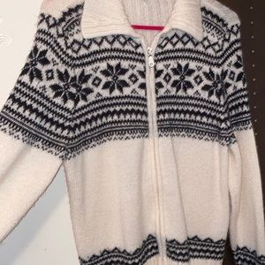 St. John’s Bay women’s winters pattern snowflake XL cream and black front zipper